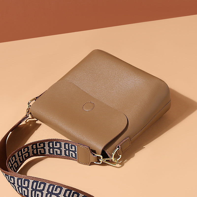British style shoulder bag